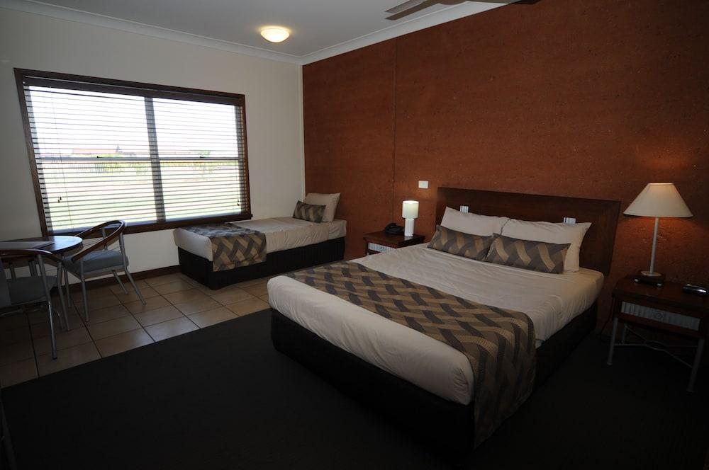 The Gidgee Inn Cloncurry Exterior photo